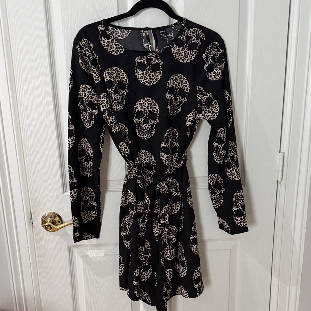 SHEIN Black Long-Sleeve Dress with Beige Leopard Skull Print large